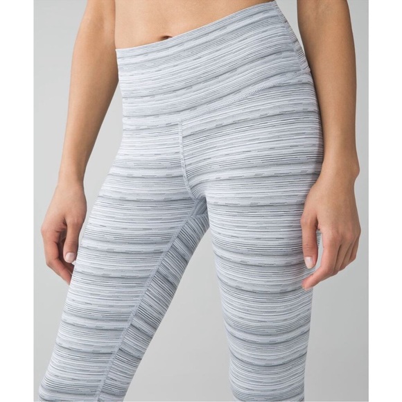 Lululemon High Times Crop Leggings in Cyber Stripe Size 6 Gray White - Picture 1 of 11